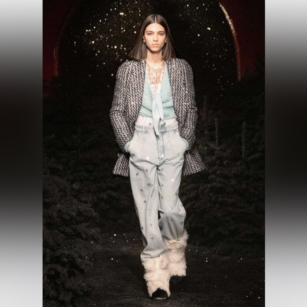 BN Chanel 21k Runway CC Glitter Jeans🤍🌟